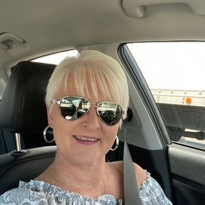 Meet your Posher, Sandy